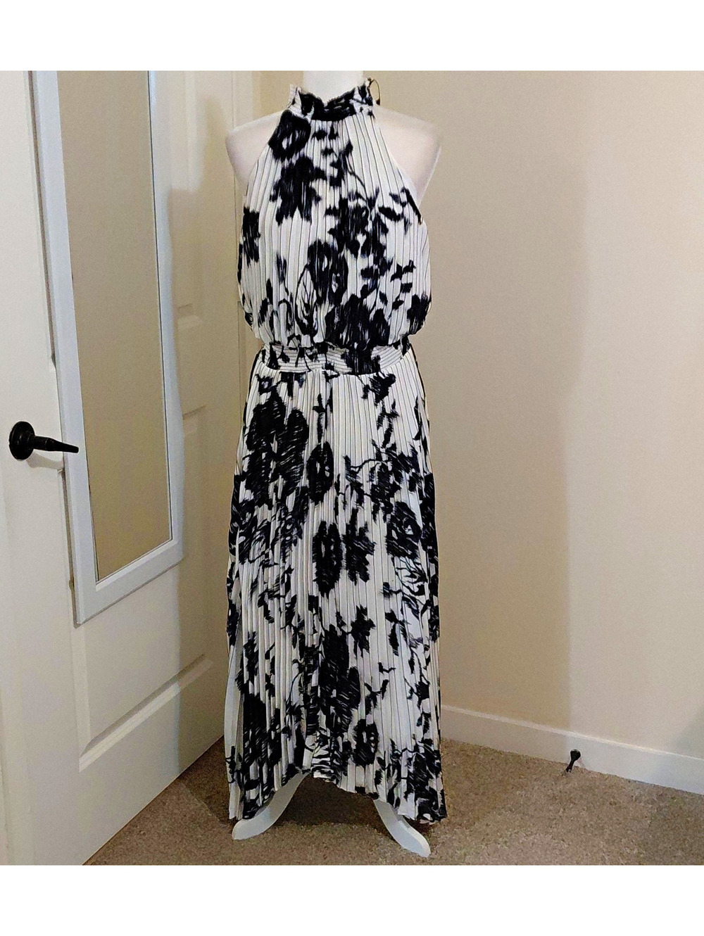 NWT White House Black Market Dress Women’s 12 Black White Floral Halter #1041